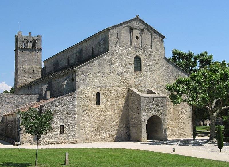 la cathedrale notre dame de nazareth vaison la romaine1